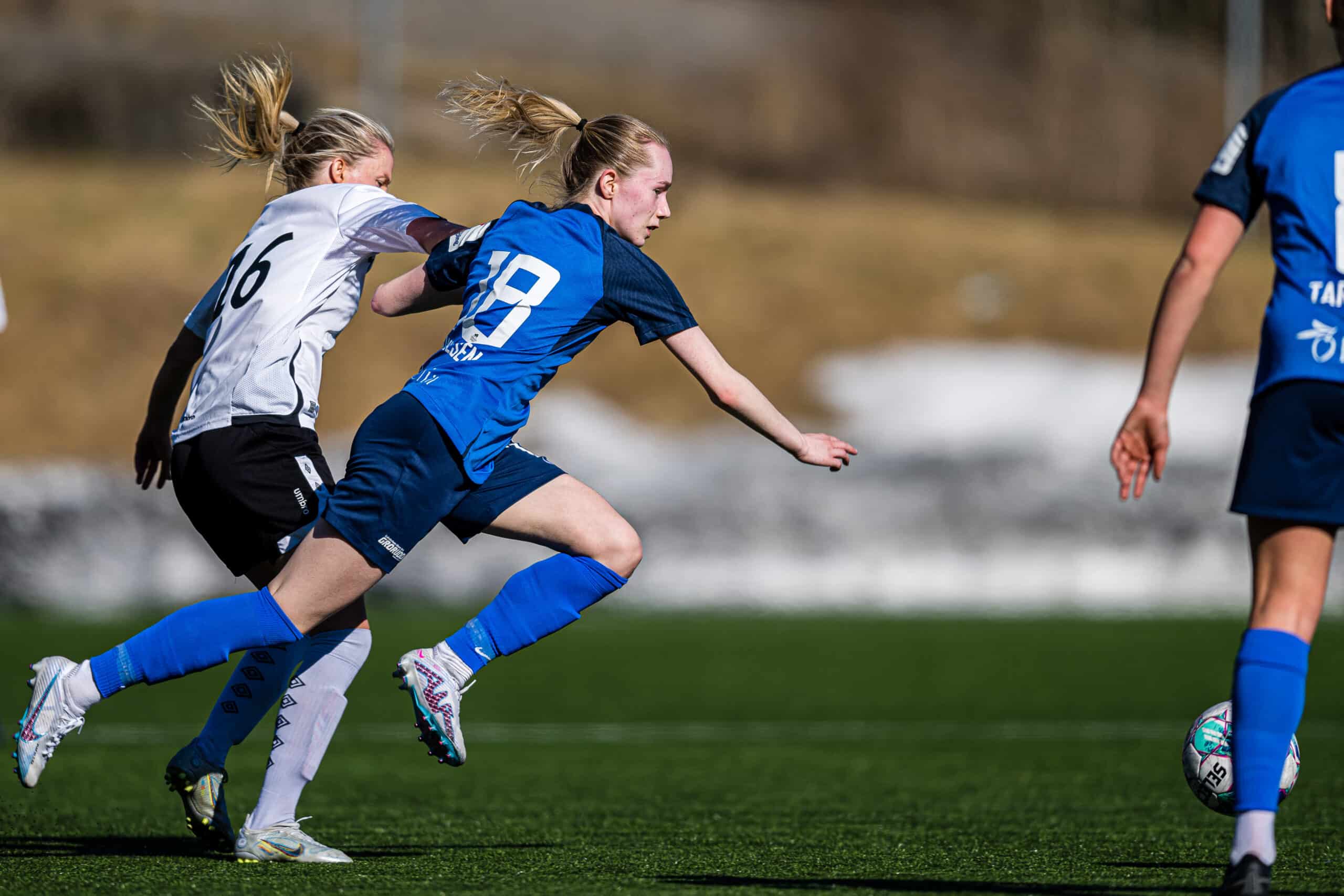 230422 Lina Osland Forthun of Fyllingsdalen and Thea Mikkelsen of Grei during the 1. division football match between Grei and Fyllingsdalen on April 22, 2023 in Oslo.
Photo: Marius Simensen / BILDBYRÅN / Cop 238